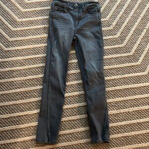 Abercrombie and Fitch. High-rise. Ankle. Size 25/0. Gray.